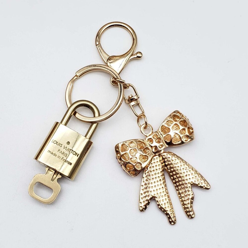 Louis Vuitton Gold Lock 🔑 Authentic LV Padlock + Bag Unbranded Ribbon Charm - Picture 3 of 5